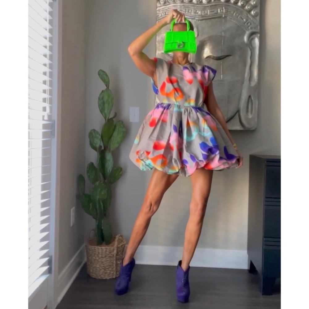 H&M- NWT🦄 Bloggers Favorite - Conscious Sold out Ballon Skirt Dress Size M.
